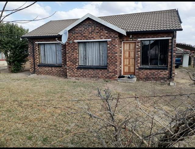 3 BEDROOM HOUSE FOR SALE IN MMABATHO 15